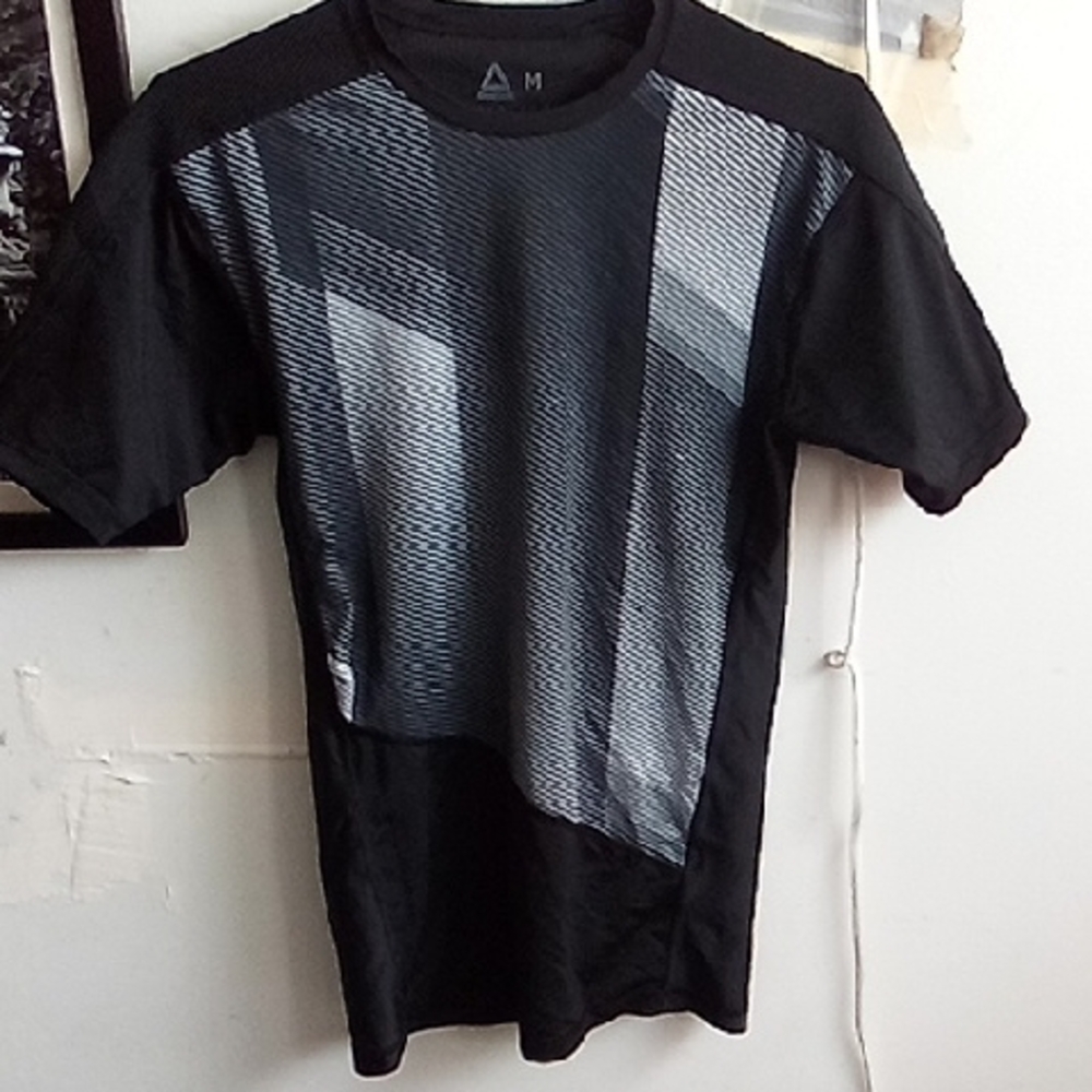 Reebok Black and Gray Short Sleeve Tees with Geometric Design